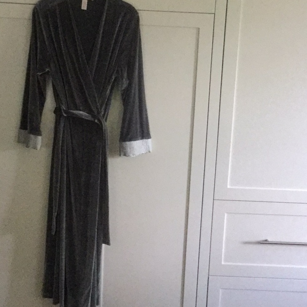 Vintage Oscar de la Renta Grey Velvet Bathrobe